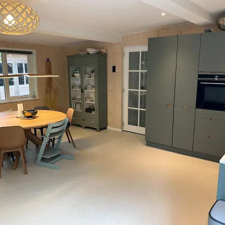 Fraaie Familiebungalow Op Heerlijk Rustige Plek * Ouddorp