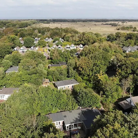 Fraaie Familiebungalow Op Heerlijk Rustige Plek *