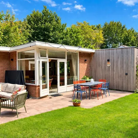 Hébergement de vacances Fraaie Familiebungalow Op Heerlijk Rustige Plek *