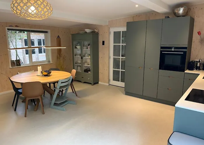 Fraaie Familiebungalow Op Heerlijk Rustige Plek * Ouddorp