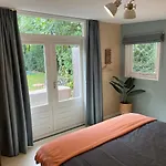 Fraaie Familiebungalow Op Heerlijk Rustige Plek Hébergement de vacances Ouddorp