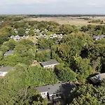 Fraaie Familiebungalow Op Heerlijk Rustige Plek *